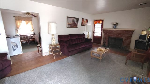 318 St Matthew St, Petersburg, VA 23803