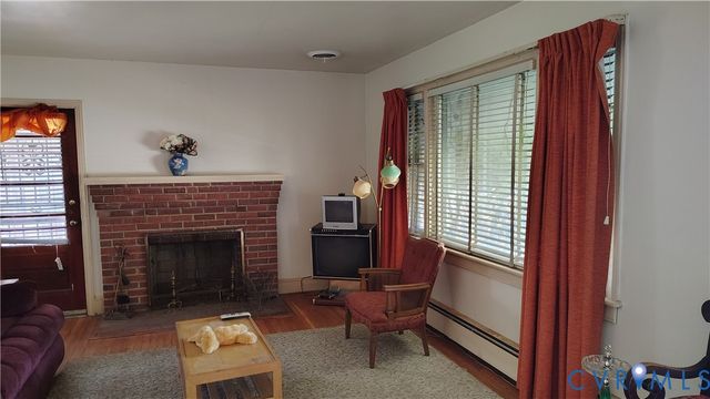 318 St Matthew St, Petersburg, VA 23803