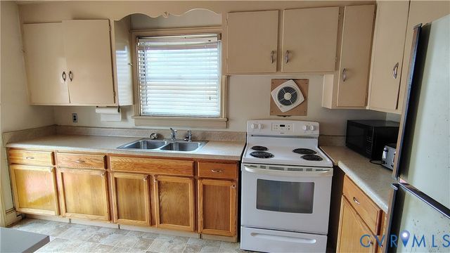 318 St Matthew St, Petersburg, VA 23803