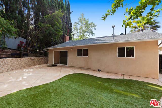 21817 Providencia Street, Woodland Hills (los Angeles), CA 91364