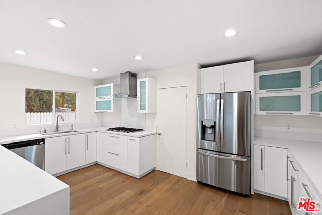 21817 Providencia Street, Woodland Hills (los Angeles), CA 91364
