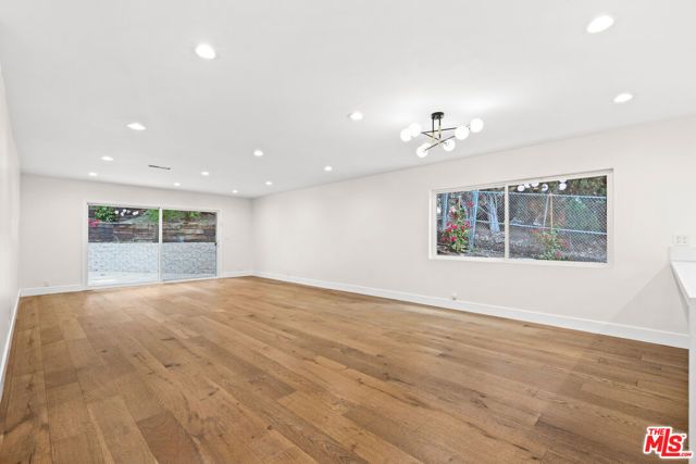 21817 Providencia Street, Woodland Hills (los Angeles), CA 91364