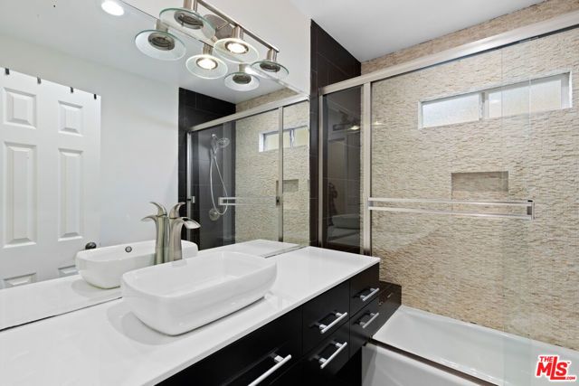 21817 Providencia Street, Woodland Hills (los Angeles), CA 91364