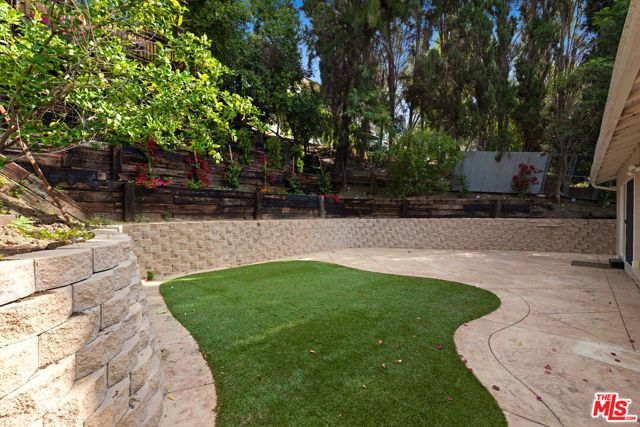 21817 Providencia Street, Woodland Hills (los Angeles), CA 91364