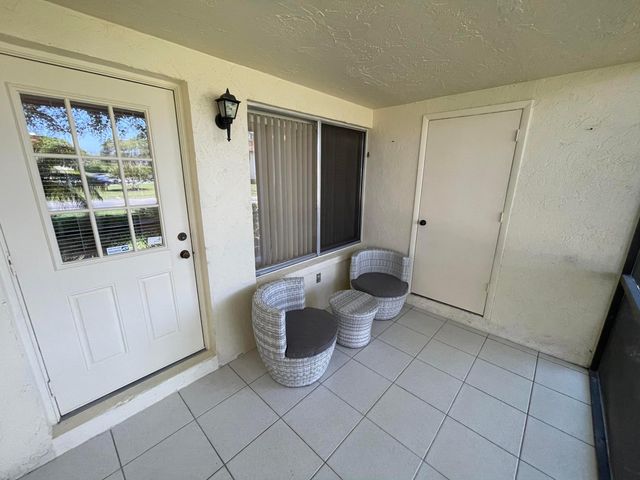 4988 SABLE PINE Circle D1, West Palm Beach, FL 33417