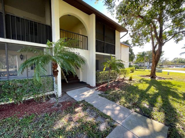 4988 SABLE PINE Circle D1, West Palm Beach, FL 33417