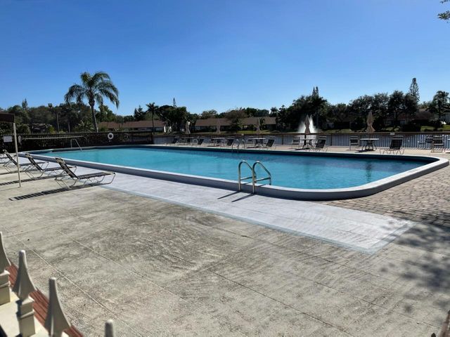 4988 SABLE PINE Circle D1, West Palm Beach, FL 33417