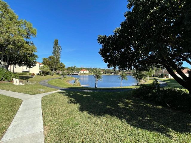 4988 SABLE PINE Circle D1, West Palm Beach, FL 33417