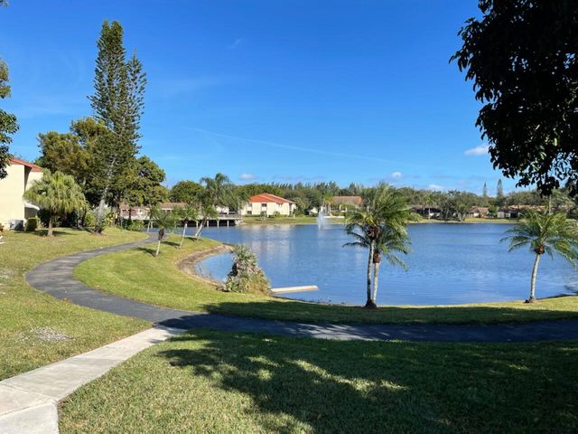 4988 SABLE PINE Circle D1, West Palm Beach, FL 33417