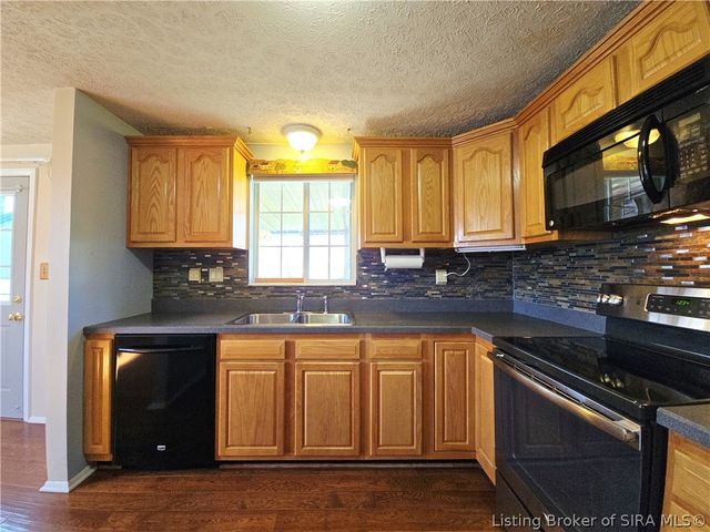 711 Saratoga Drive, Jeffersonville, IN 47130