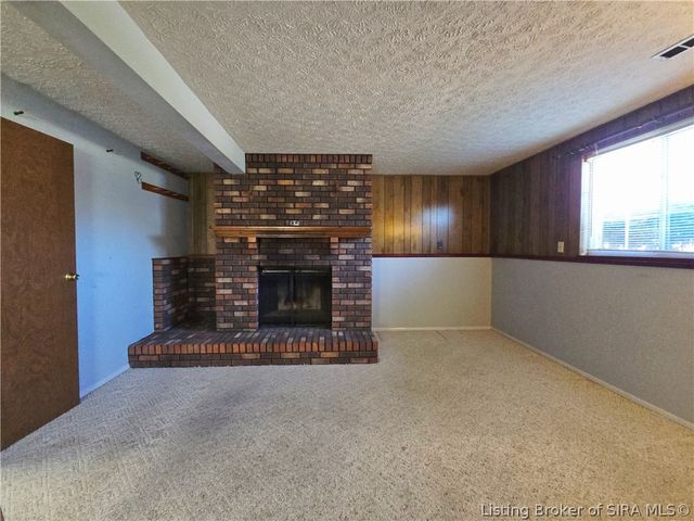 711 Saratoga Drive, Jeffersonville, IN 47130