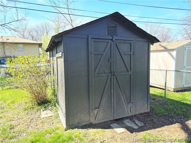 711 Saratoga Drive, Jeffersonville, IN 47130