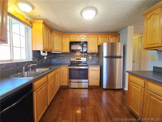 711 Saratoga Drive, Jeffersonville, IN 47130