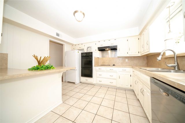 2916 Country Place Court, Carrollton, TX 75006