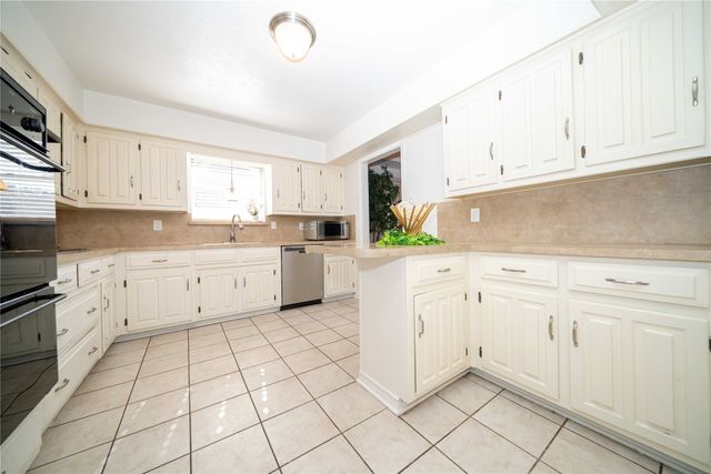 2916 Country Place Court, Carrollton, TX 75006