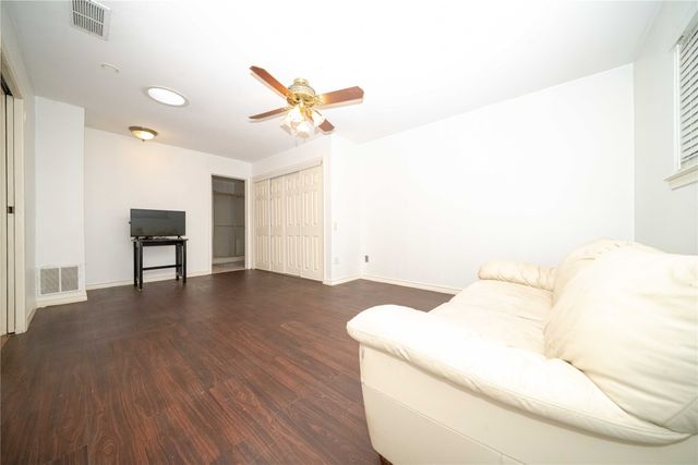 2916 Country Place Court, Carrollton, TX 75006