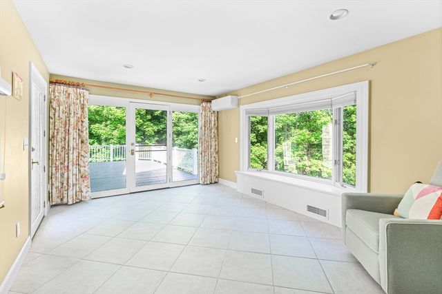 6 Crestview Dr, Westborough, MA 01581