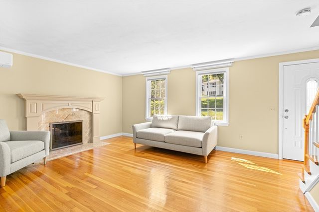 6 Crestview Dr, Westborough, MA 01581