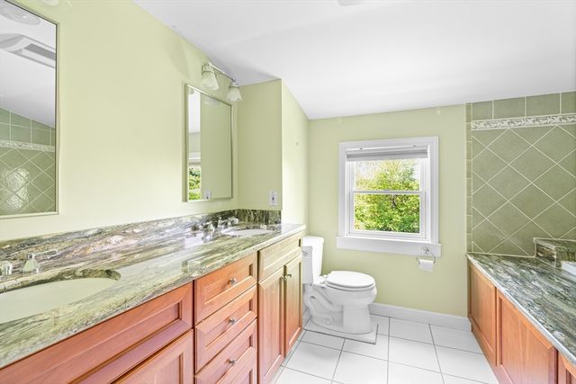 6 Crestview Dr, Westborough, MA 01581