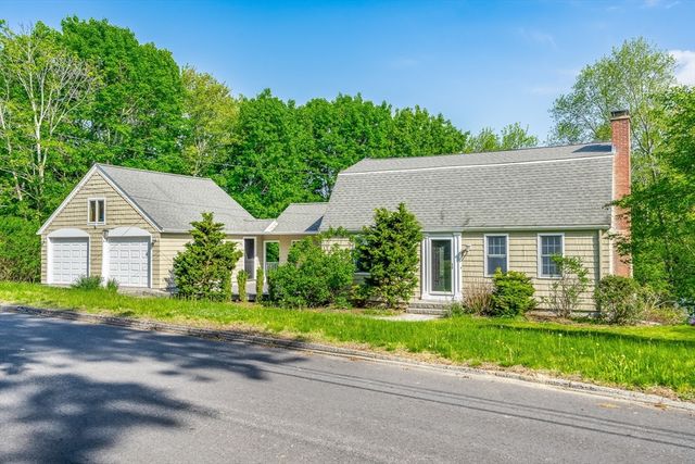 6 Crestview Dr, Westborough, MA 01581