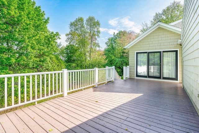6 Crestview Dr, Westborough, MA 01581