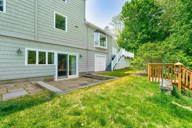 6 Crestview Dr, Westborough, MA 01581