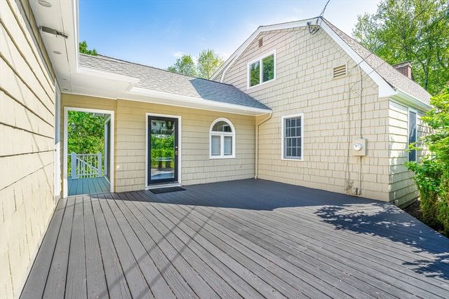 6 Crestview Dr, Westborough, MA 01581