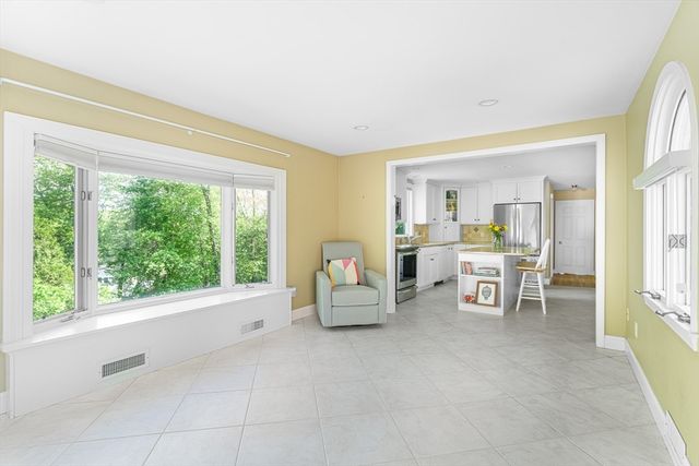 6 Crestview Dr, Westborough, MA 01581
