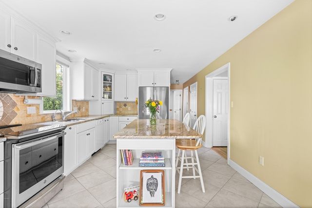 6 Crestview Dr, Westborough, MA 01581