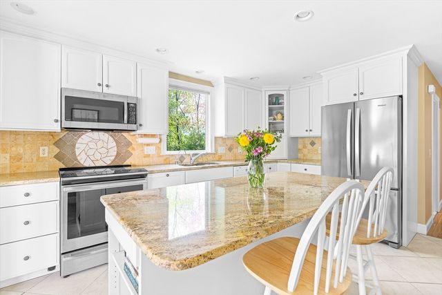 6 Crestview Dr, Westborough, MA 01581