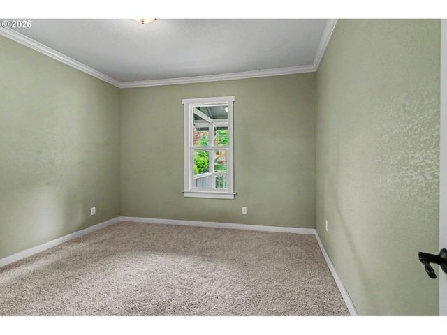 213 MILL St, Silverton, OR 97381