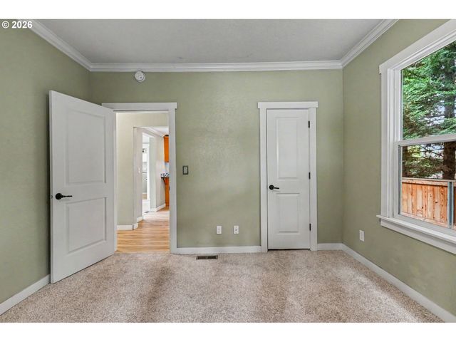 213 MILL St, Silverton, OR 97381