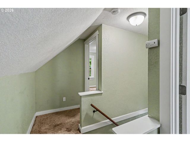 213 MILL St, Silverton, OR 97381