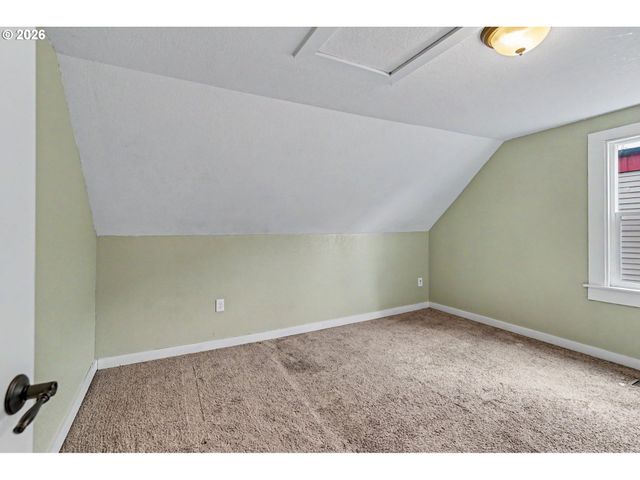 213 MILL St, Silverton, OR 97381
