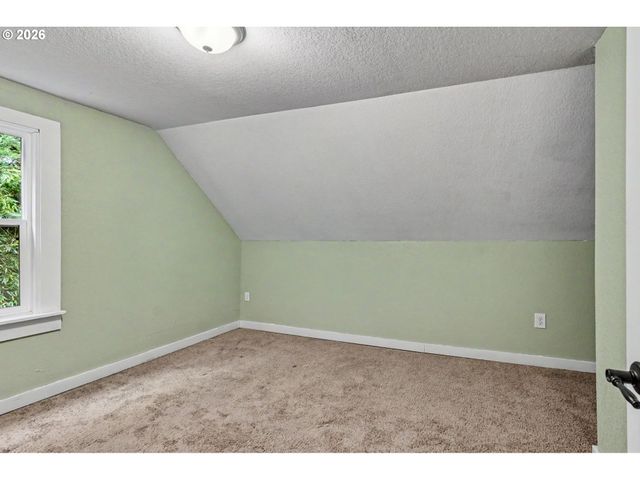 213 MILL St, Silverton, OR 97381