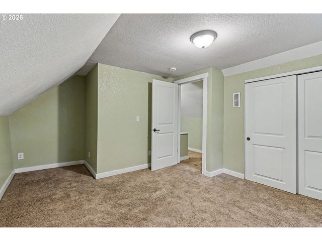 213 MILL St, Silverton, OR 97381