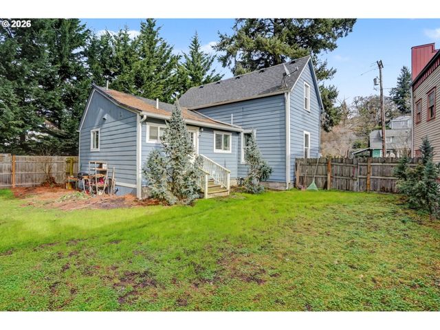 213 MILL St, Silverton, OR 97381