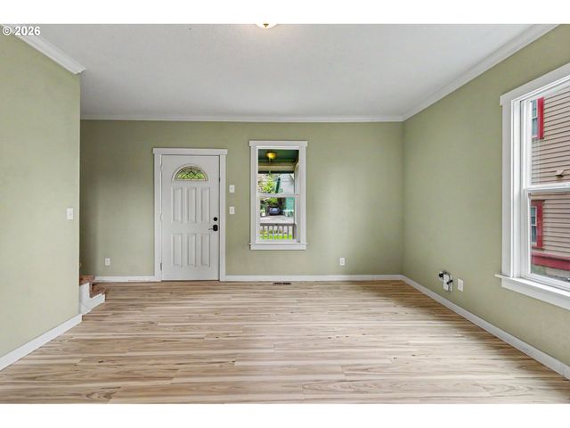 213 MILL St, Silverton, OR 97381