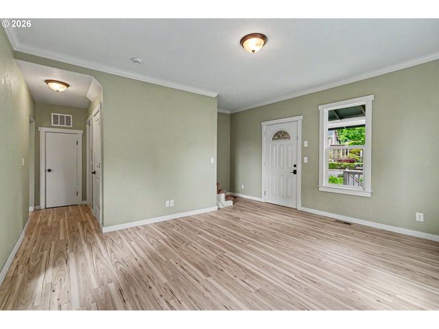 213 MILL St, Silverton, OR 97381