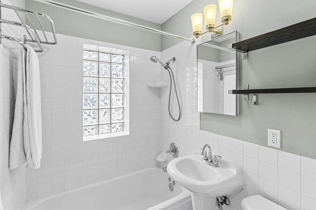 3301 44th Avenue S, Minneapolis, MN 55406