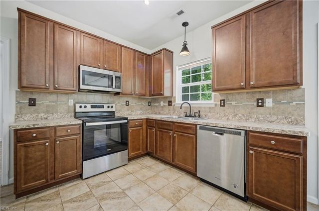 105 Navajo TRL, Portsmouth, VA 23701