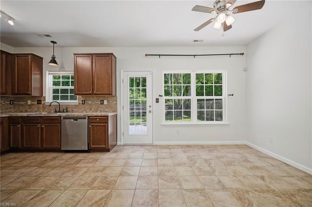 105 Navajo TRL, Portsmouth, VA 23701
