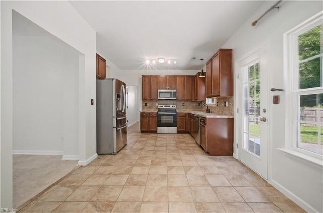 105 Navajo TRL, Portsmouth, VA 23701
