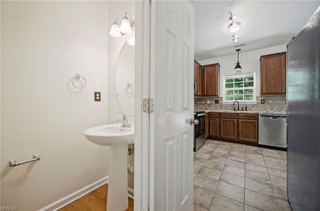 105 Navajo TRL, Portsmouth, VA 23701
