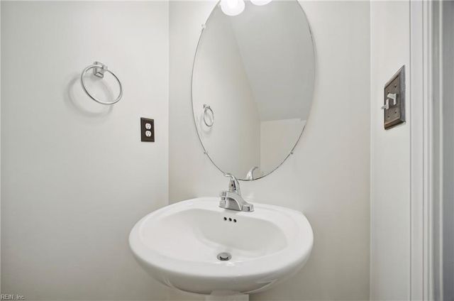 105 Navajo TRL, Portsmouth, VA 23701