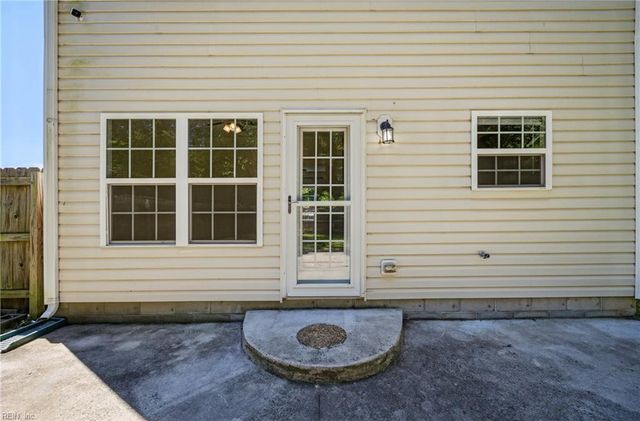 105 Navajo TRL, Portsmouth, VA 23701