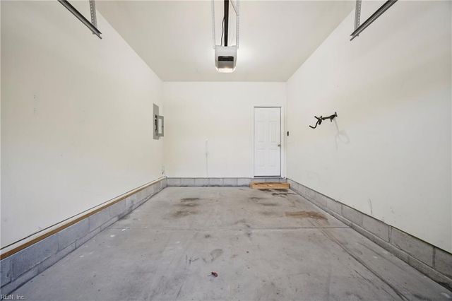 105 Navajo TRL, Portsmouth, VA 23701