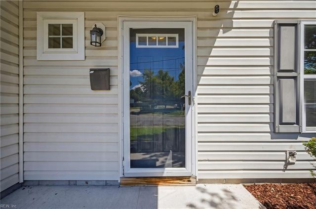 105 Navajo TRL, Portsmouth, VA 23701