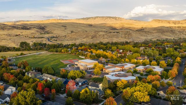 3936 W Farm View Drive, Boise, ID 83714