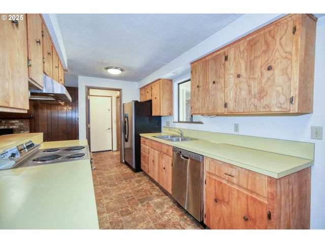 2262 Nw PINEHURST Dr, Mc Minnville, OR 97128